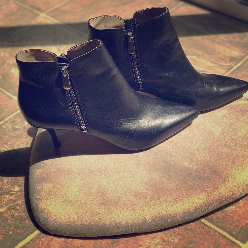 Black Adrienne Vittadini heels, size 8.5